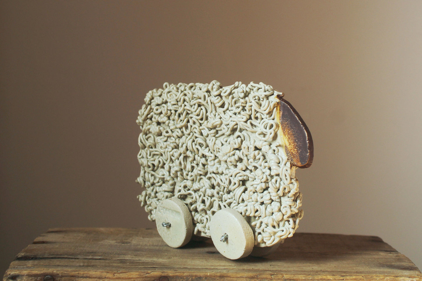 Pecora di ceramica con le ruote - IN PRODUZIONE - Home Decor