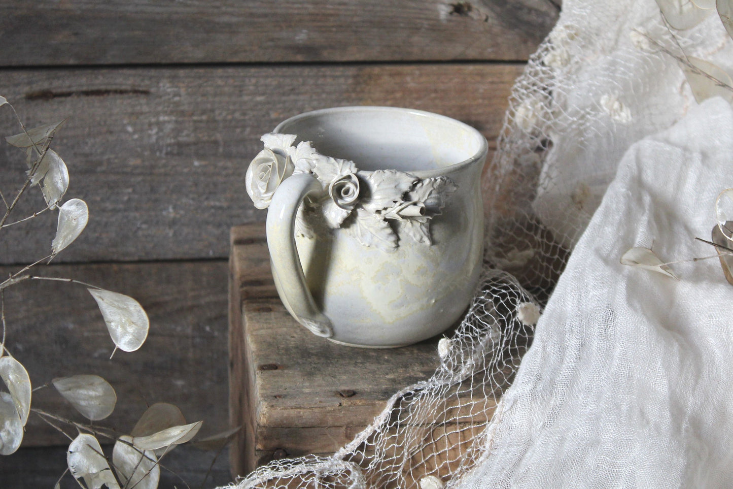 Alice - Tazza in gres avorio  con rose  senza puntini -   SU ORDINAZIONE - design 1