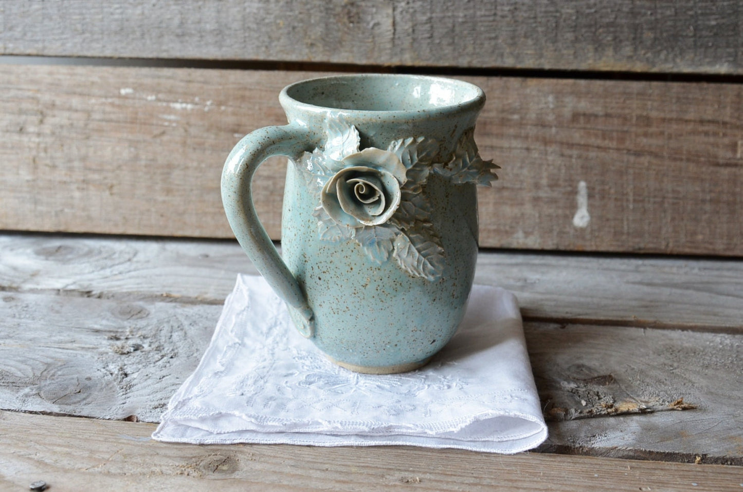 Alice Tazza in gres azzurra con rose -  design 2 - IN PRODUZIONE