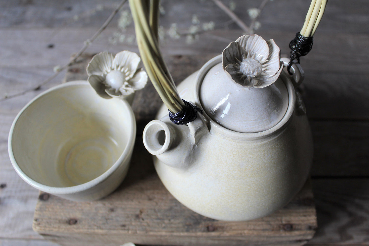 Set Teiera in gres "Anemone" + due tazze