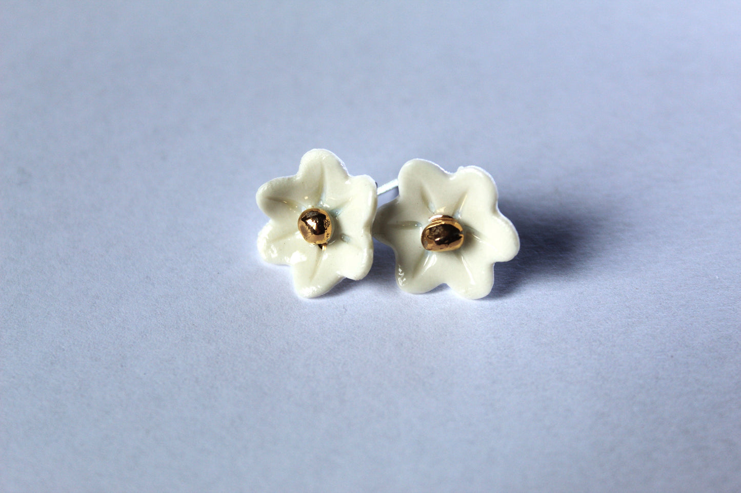 Orecchini in porcellana di limoges con centro in oro zecchino