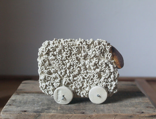 pecora bianca in gres con le ruote