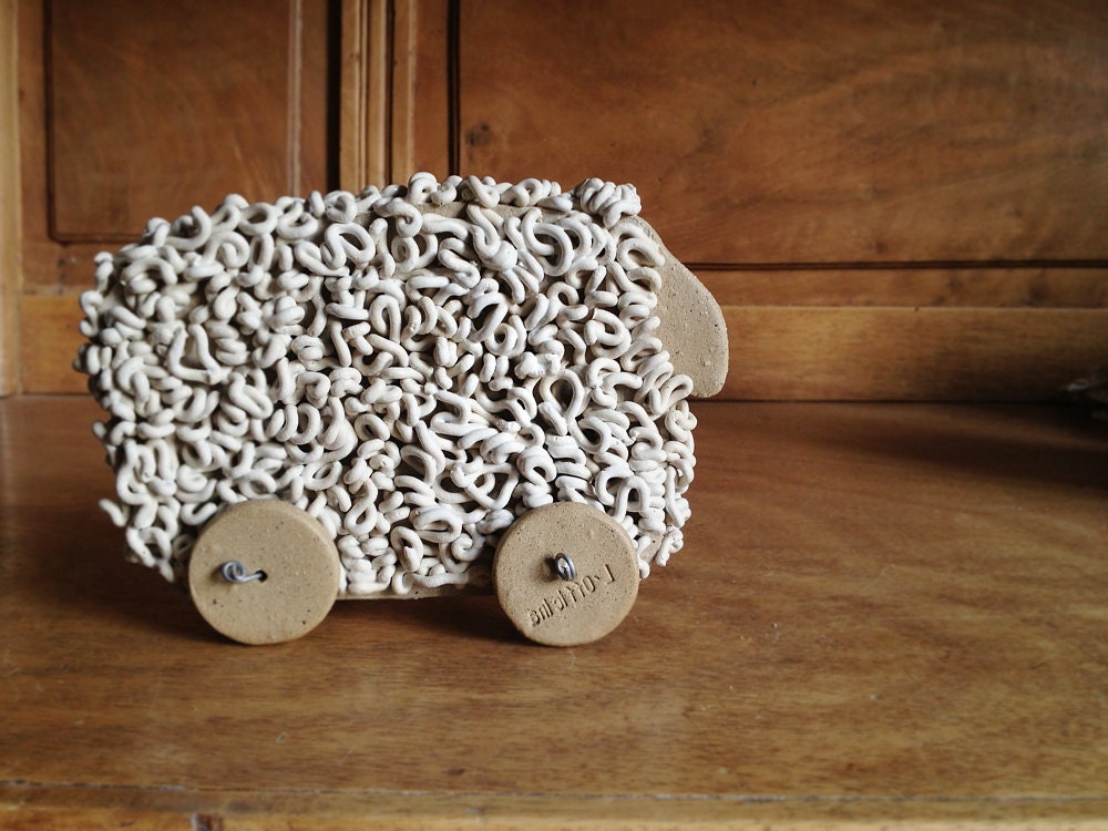 pecora bianca in gres con le ruote