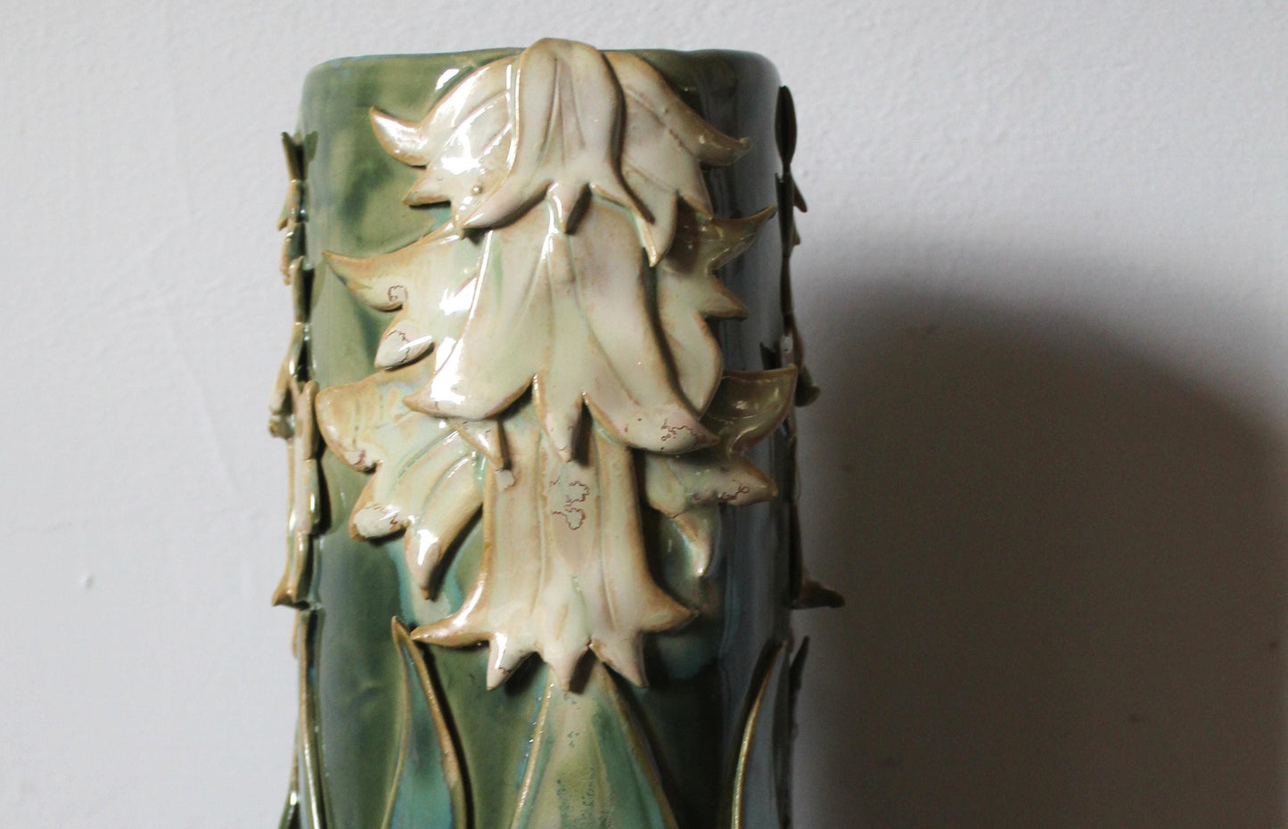 Vaso in gres cilindrico ispirato a un'opera di ROusseau